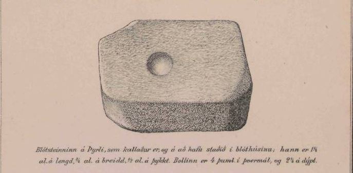 Teikning Sigurðar af hinum svokallaða blótsteini („Blótsteinninn á Þyrli, sem kallaður er, og á að hafa staðið í blóthúsinu, hann er 1 1/4 al. á lengd, 3/4 al. á breidd, 1/2 al. á þykkt. Bollinn er 4 þuml. í þvermál, og 2 1/4 á dýpt.“).